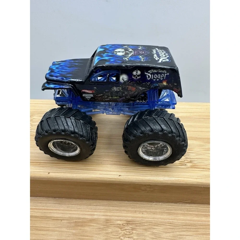 Monster Jam Son-Uva Digger 1:64 Diecast Monster Truck